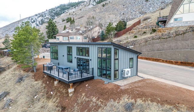 Walk to Trail: 'Lookout Landing' Newly Built Home!
