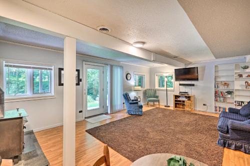 Walk to Trails: Creekside Roan Mountain Cabin