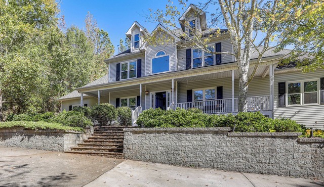 Walk to Trails: Peaceful Family Home in Braselton