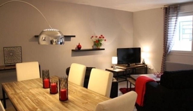 Walk to train and shopping with unique outdoor private space in the city