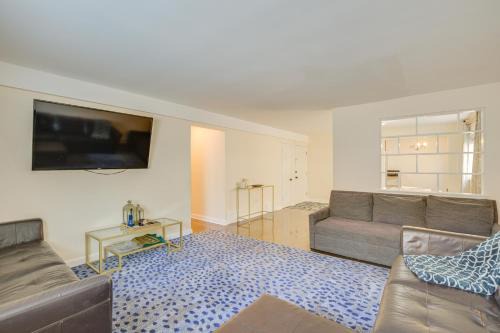 Walk to Train Convenient Skokie Condo!