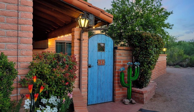 Walk to Tubac Golf Resort & Spa. Charming Tubac Villa- 2 BR, Wi-Fi, and AC
