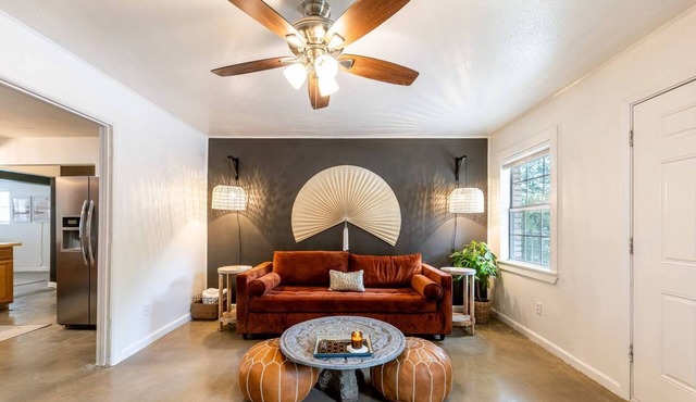 Walk to TX State - Kitchenette - Workspace - Pet Friendly - Monthly Available