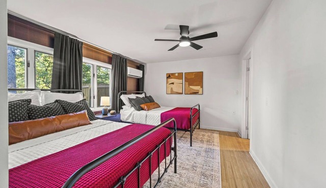 Walk to U of A, 1BR 1BA, Kitchen, W/D, Fiber Wi-Fi, Yard - Sunset Sooie Suite
