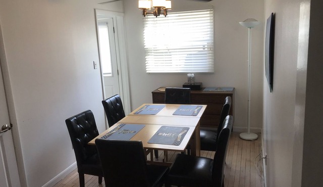 WALK TO U OF I CHAMPAIGN CAMPUS & STADIUM, SLEEPS 6,NEW MONTHLY RATE!