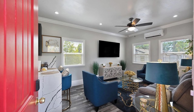 Walk to UC Davis Medical Center! Duplex w/Patio