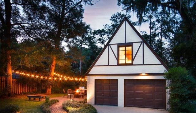 Walk to UF! Historic King Bed Loft w/Private Deck