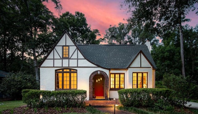 Walk to UF Stadium! Fabulous Chic Historic Home