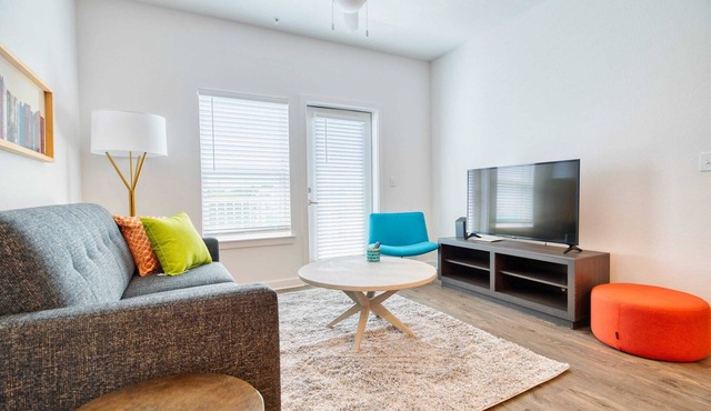 Walk to UF | Stylish 2BR | Ideal for Hospital & Gator Visitors