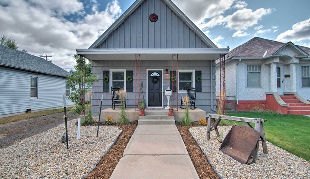 Walk to University: Dtown Laramie Home!