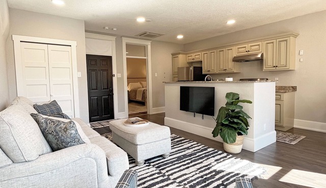Walk to VA Hospital, Restaurants + More ~ Excellent for Traveling Professionals!