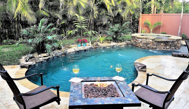 Walk to Vanderbilt Beach, Heated Resort Pool & Spa, Kids Gear