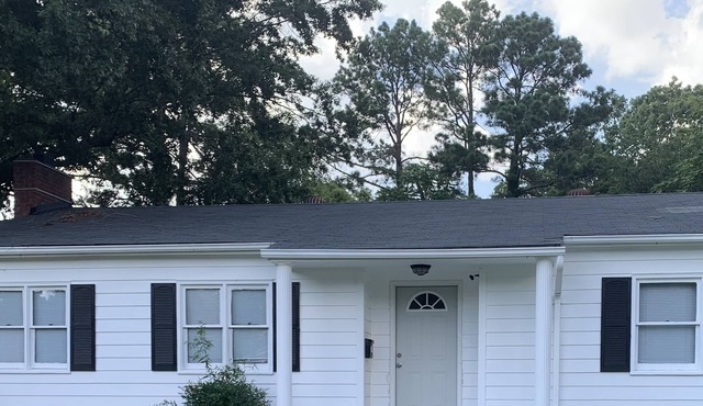 Walk to Vineyard, Single level home, Large yard, No pet fee