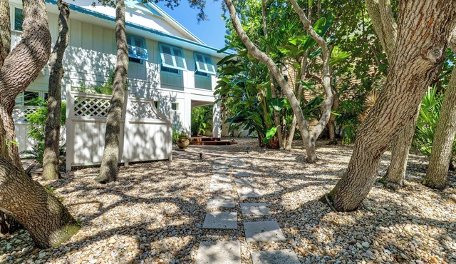 Walk to Wabasso Beach: Home w/Hot Tub & Bikes