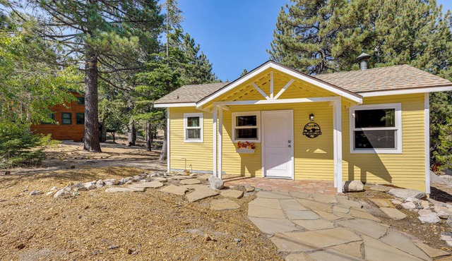 Walk to Water: Cozy Cabin in Green Valley Lake!