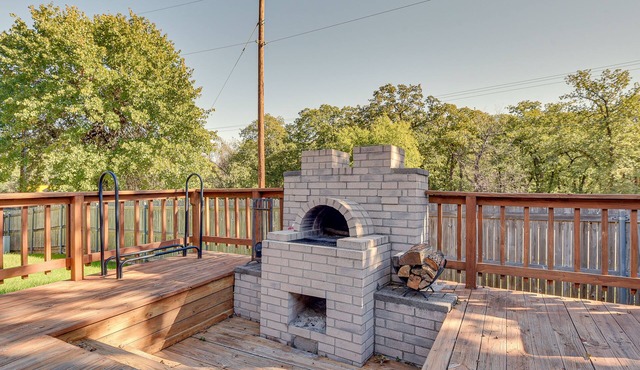 Walk to Water: Cozy Eagle Mountain Lake Home