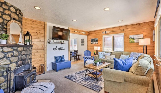 Walk to Water: Grand Lake Home w/Hot Tub!