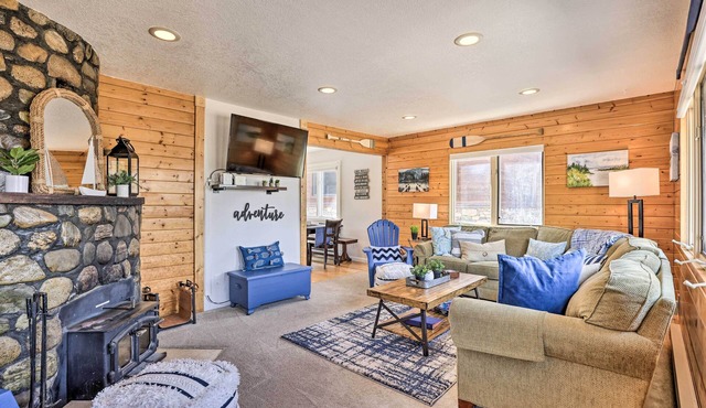 Walk to Water: Grand Lake Home w/Hot Tub!