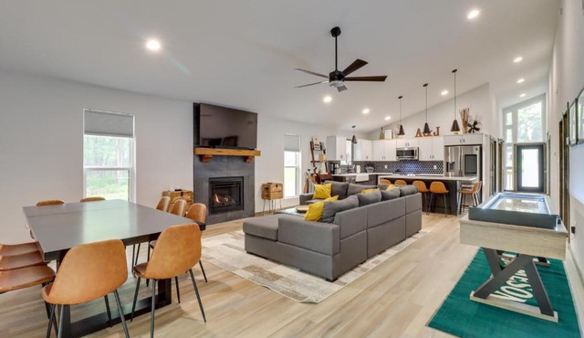 Walk to Water Park Split-Rock Resort Home with Deck