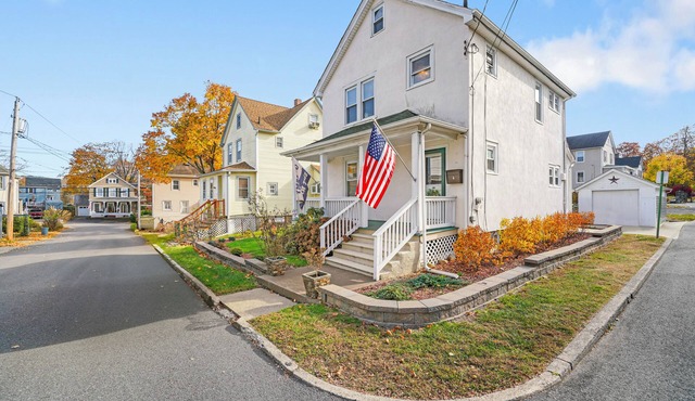 Walk to West Point from this 2-bedroom charmer