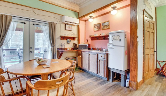 Walk to White River: Cozy Studio, Driftys Hideaway