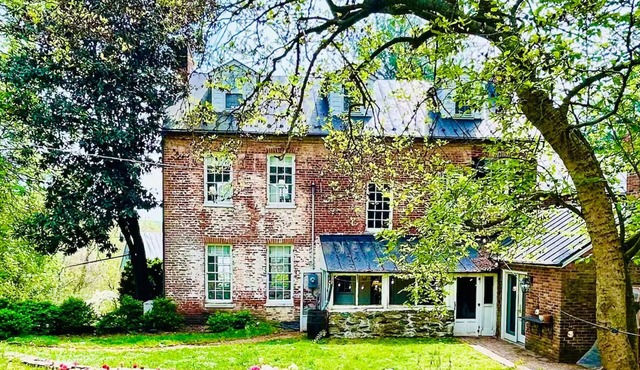 Walk to Wineries from Historic Village Estate