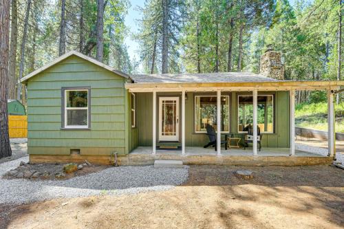 Walk to Winery Cozy Cabin with Fire Pit in Murphys