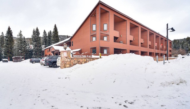 Walk to Winter Park Resort: Condo w/Hot Tub!