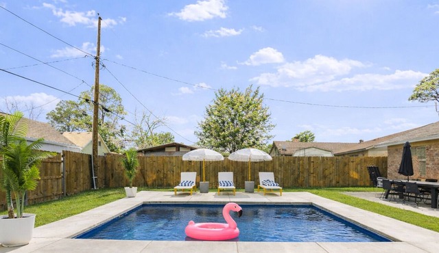 Walk to World Cup! - New Heated Pool - Playset - 6 Beds