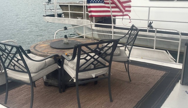 Walk up to this houseboat on beautiful Norris Lake, Maynardville Tennessee.