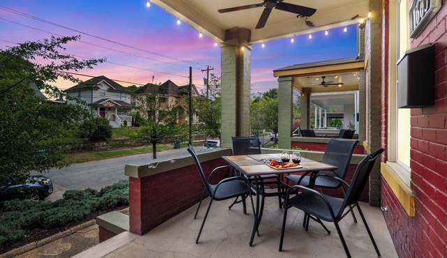 Walk & Wander - Choo Choo, Eats, Southside Fun - Sleeps 12