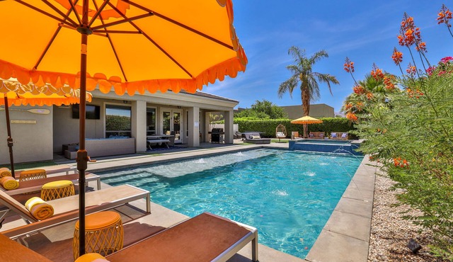 Walk2Festivals~ XL Pool +spa+volleyball+putting green
