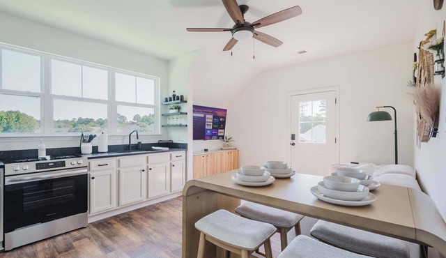 Walk2OldTown! Modern Lux Private Carriage House