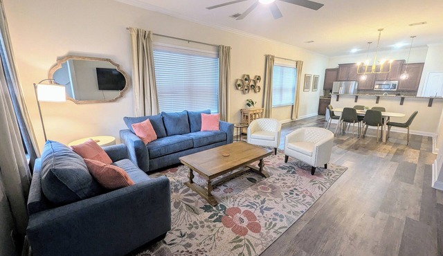 Walkable 3-bedroom house in Starland District with Off-Street Parking. Book now