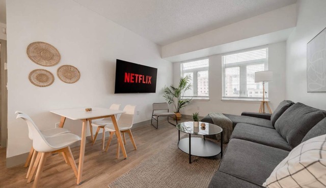 Walkable 3 Bedroom Uptown, Parking
