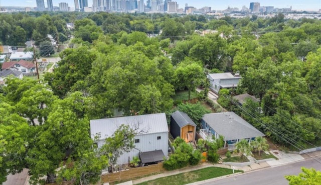 Walkable 3-home 3,800 sq-ft Villa