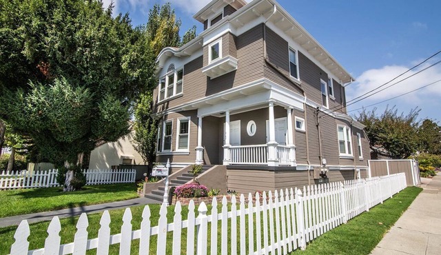 Walkable Alameda 2BR - Beach, Dining & Ferry Nearby