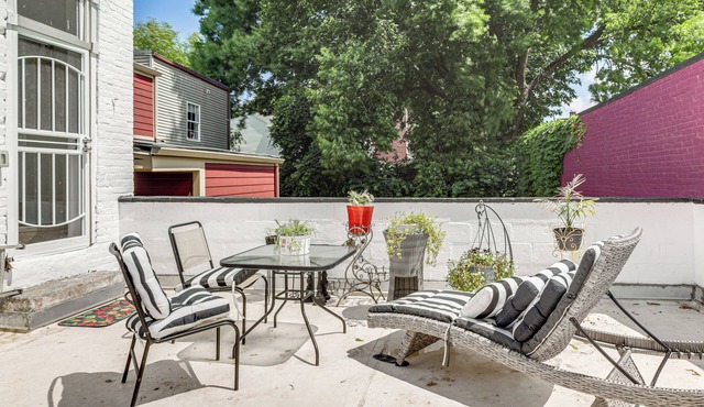 Walkable Apt in York St Historic District