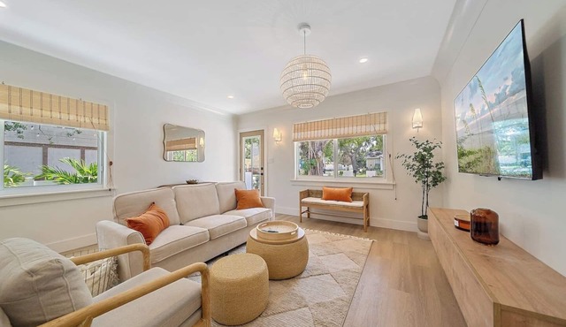 Walkable Arlington Park Retreat + Pool + Sleeps 6