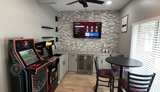 Walkable Benz Stadium+Gated+Private Rooftop+Private Garage