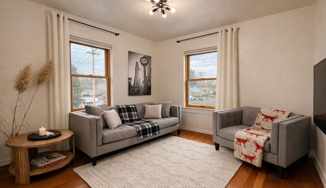 Walkable Camas Upper Unit—Near Downtown & Lake