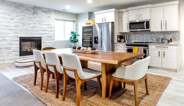 Walkable Cozy Downstairs Suite in Holladay!