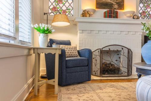 Walkable Designer Cottage In GV