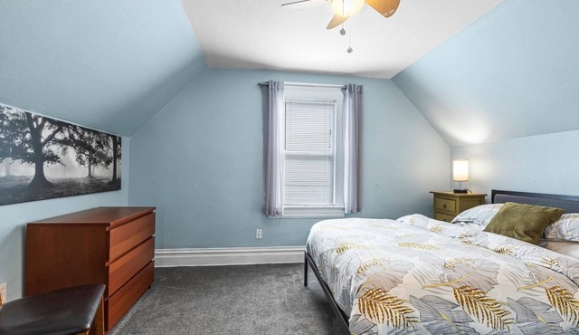 Walkable Dog Friendly Location w/Bikes! Walk 2 Blocks to Hyde Park & 4 Blocks to Camel's Back Park