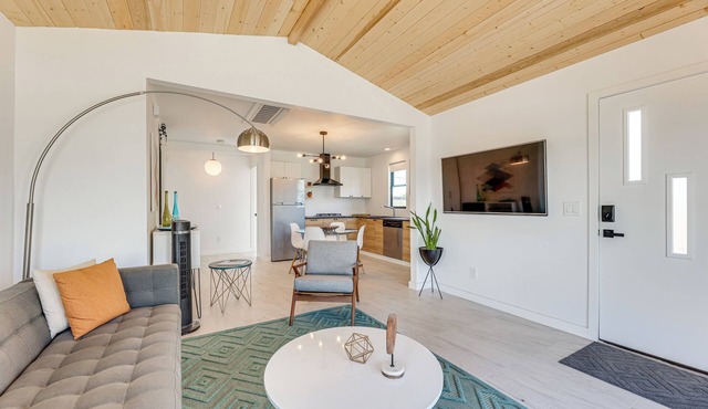 Walkable Downtown Chandler Oasis w/Private Patio