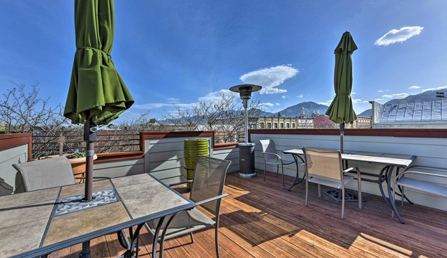 Walkable Downtown Logan Apartment w/Rooftop Deck
