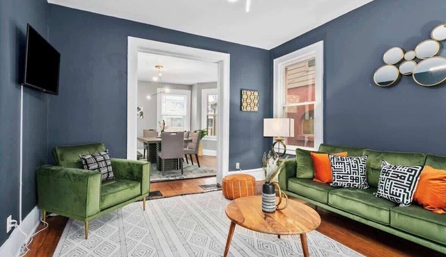 Walkable DT Home*3BR* King Beds+ Pets Welcome