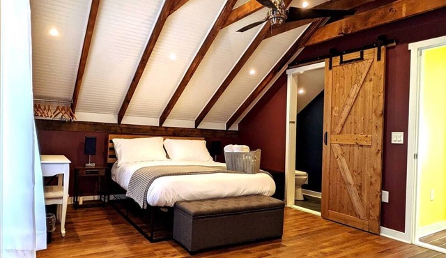 Walkable Elmwood Cottage, No Chores 2Bath 2BR 2Car