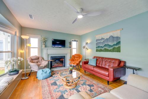 Walkable Escape in Dtwn Burgaw! Quiet Home with Yard