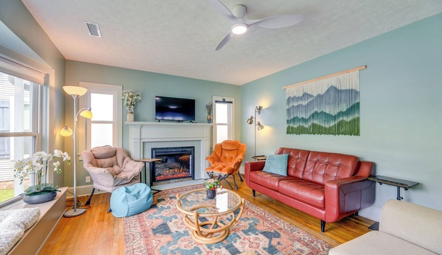 Walkable Escape in Dtwn Burgaw! Quiet Home w/Yard